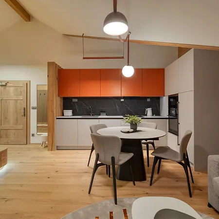 Yq - Brand New - Materials - Free Parking *