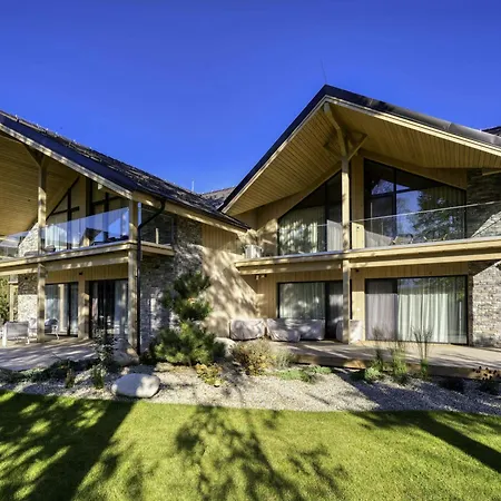 Yq - Brand New - Materials - Free Parking ヴェルカー・ロムニツァ