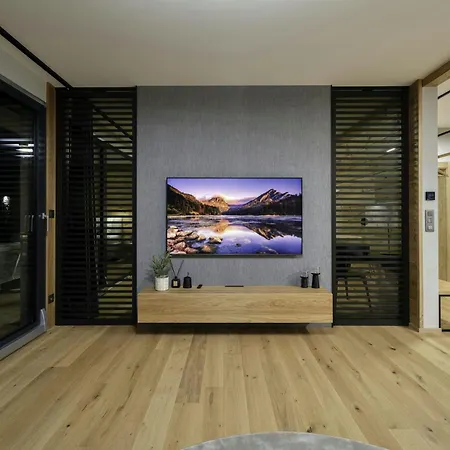 Yq - Brand New - Materials - Free Parking Apartman