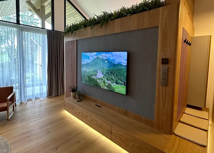 Yq - Brand New - Materials - Free Parking *